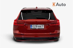 punainen Volvo V60 2023 kuva 3.