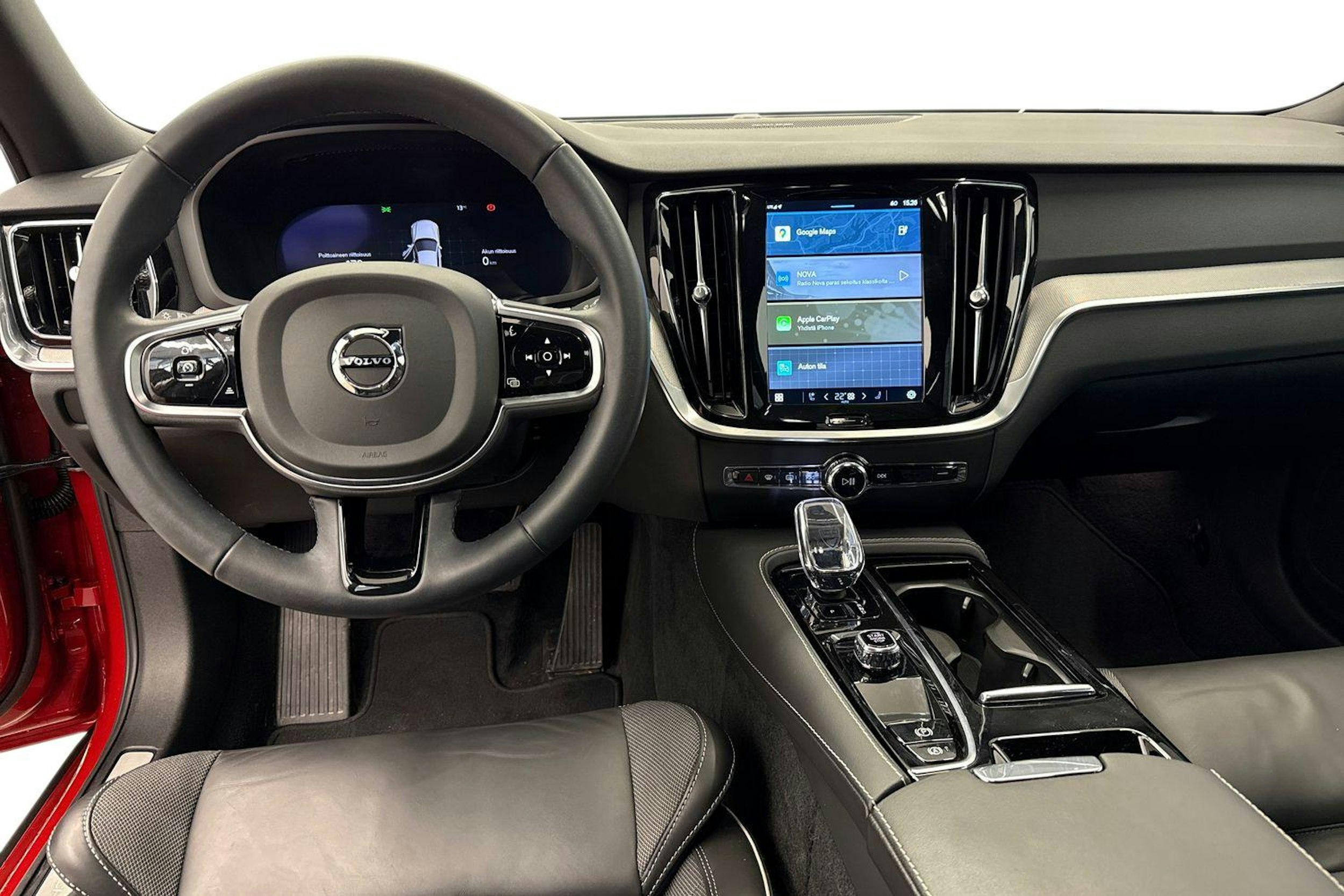 punainen Volvo V60 2023 kuva 9.