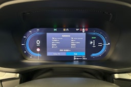 punainen Volvo V60 2023 kuva 22.