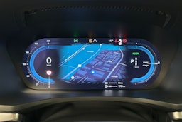 punainen Volvo V60 2023 kuva 23.