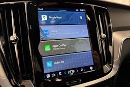 punainen Volvo V60 2023 kuva 25.
