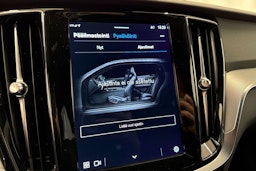 punainen Volvo V60 2023 kuva 30.