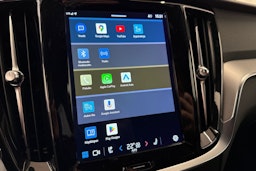 punainen Volvo V60 2023 kuva 31.