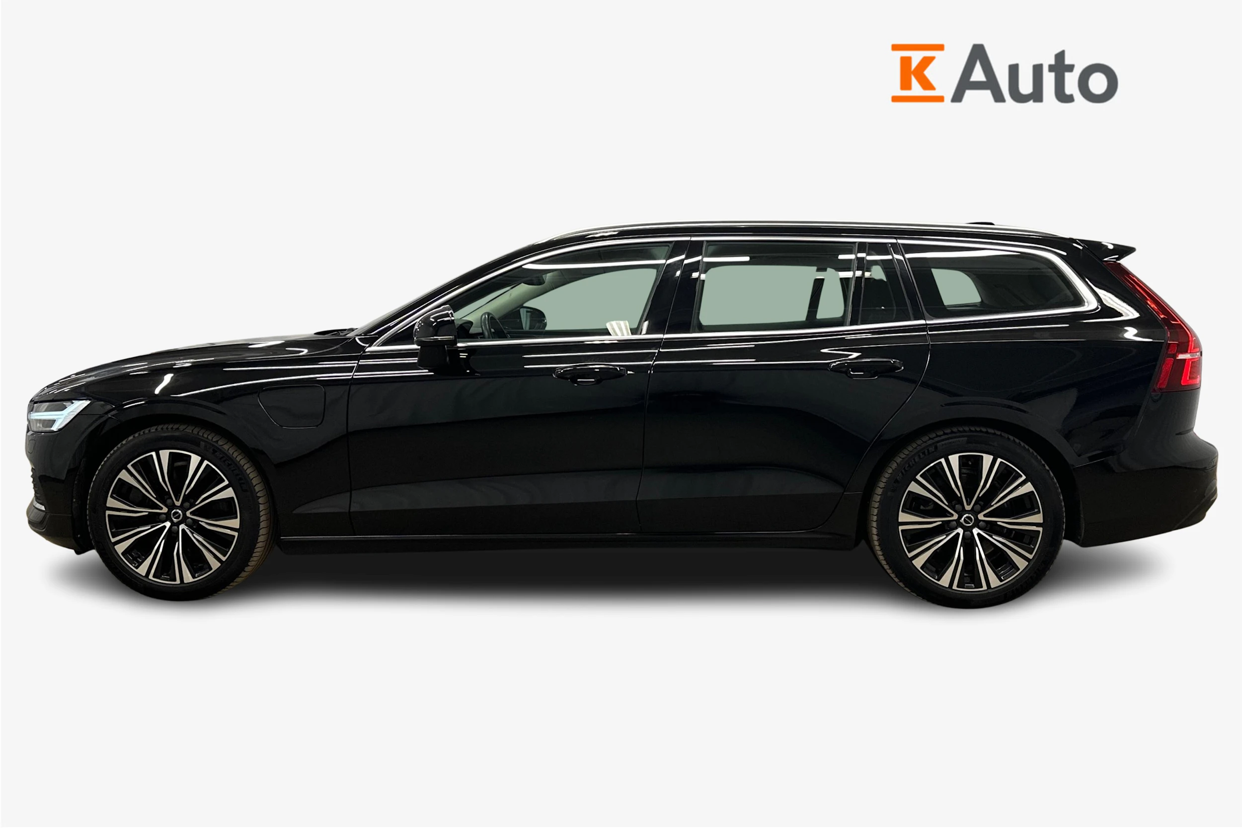 musta Volvo V60 2023 kuva 5.