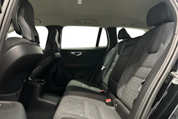 musta Volvo V60 2023 kuva 8.