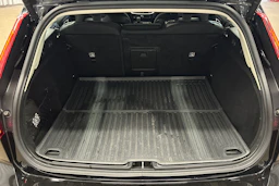 musta Volvo V60 2023 kuva 11.