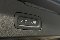 musta Volvo V60 2023 kuva 12.