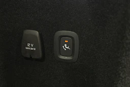 musta Volvo V60 2023 kuva 13.