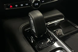 musta Volvo V60 2023 kuva 26.