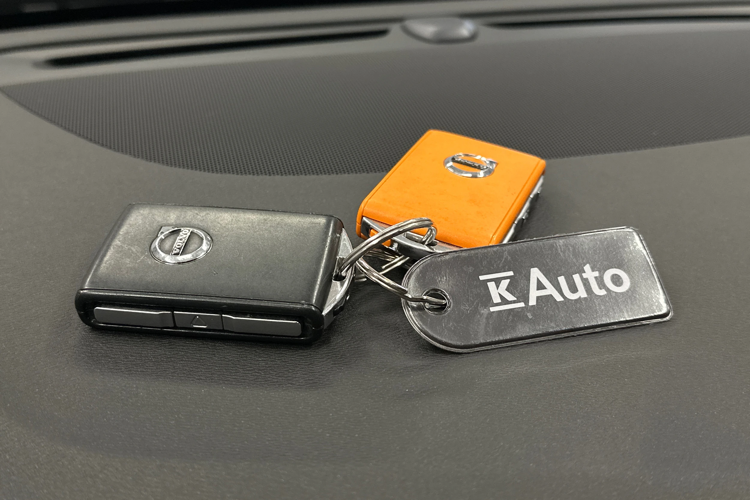 musta Volvo V60 2023 kuva 27.