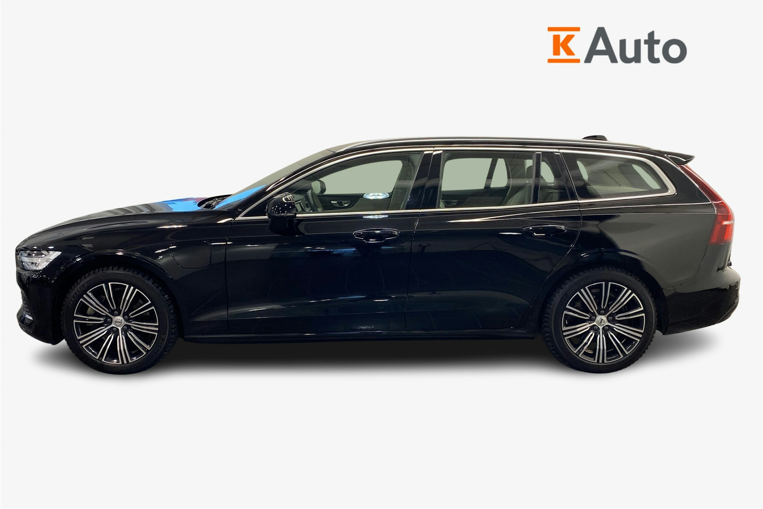 musta Volvo V60 2023 kuva 6.