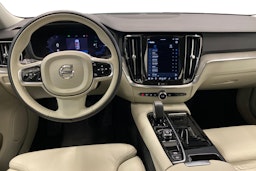 musta Volvo V60 2023 kuva 9.