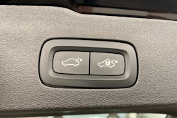 musta Volvo V60 2023 kuva 15.