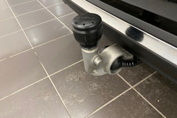 musta Volvo V60 2023 kuva 16.