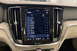 musta Volvo V60 2023 kuva 24.