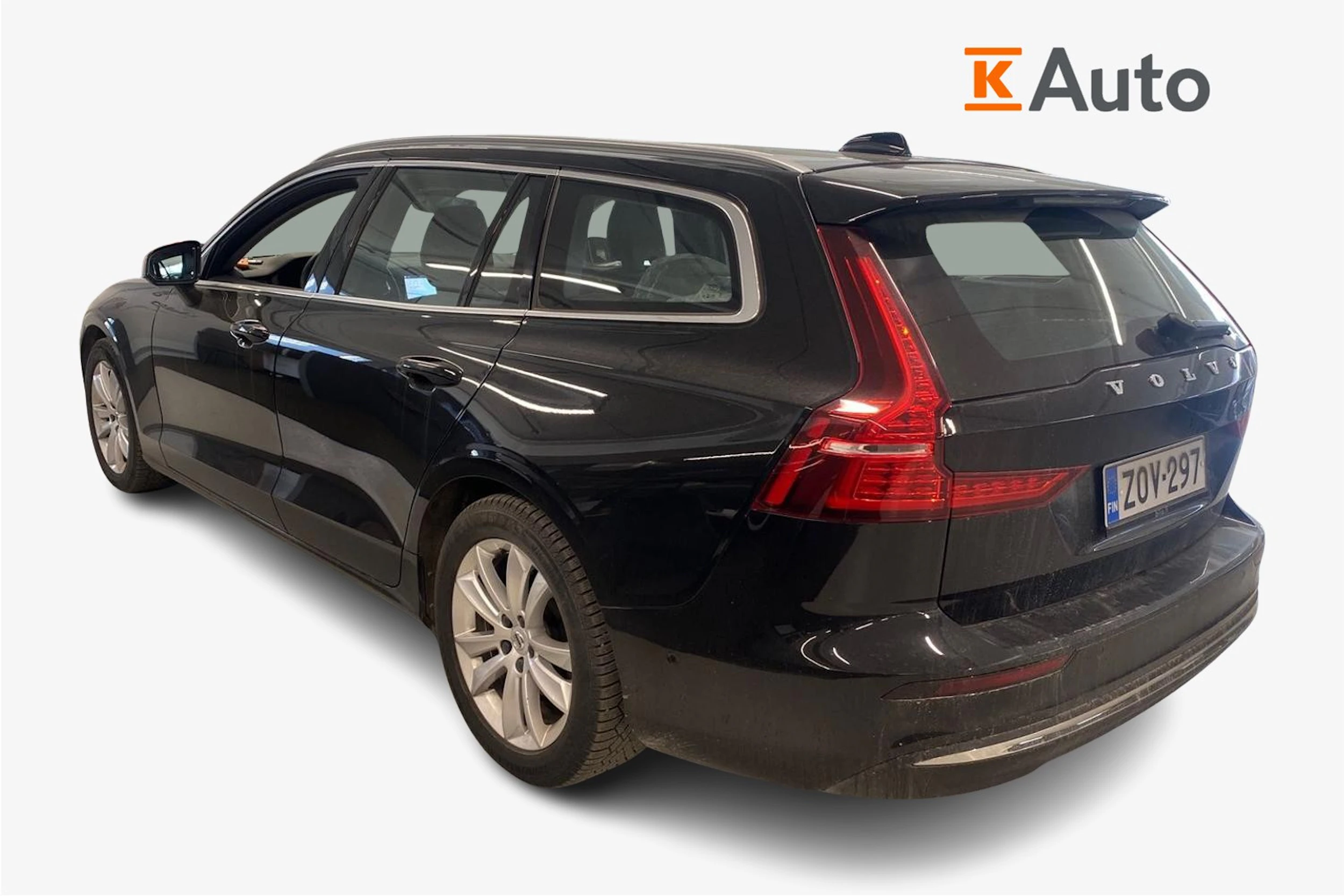 Musta Volvo V60 2023 kuva 2.