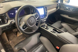 Musta Volvo V60 2023 kuva 3.