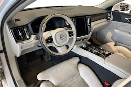 valkoinen Volvo V60 2024 kuva 3.