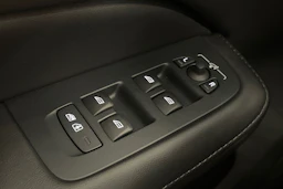 harmaa Volvo V60 2025 kuva 36.