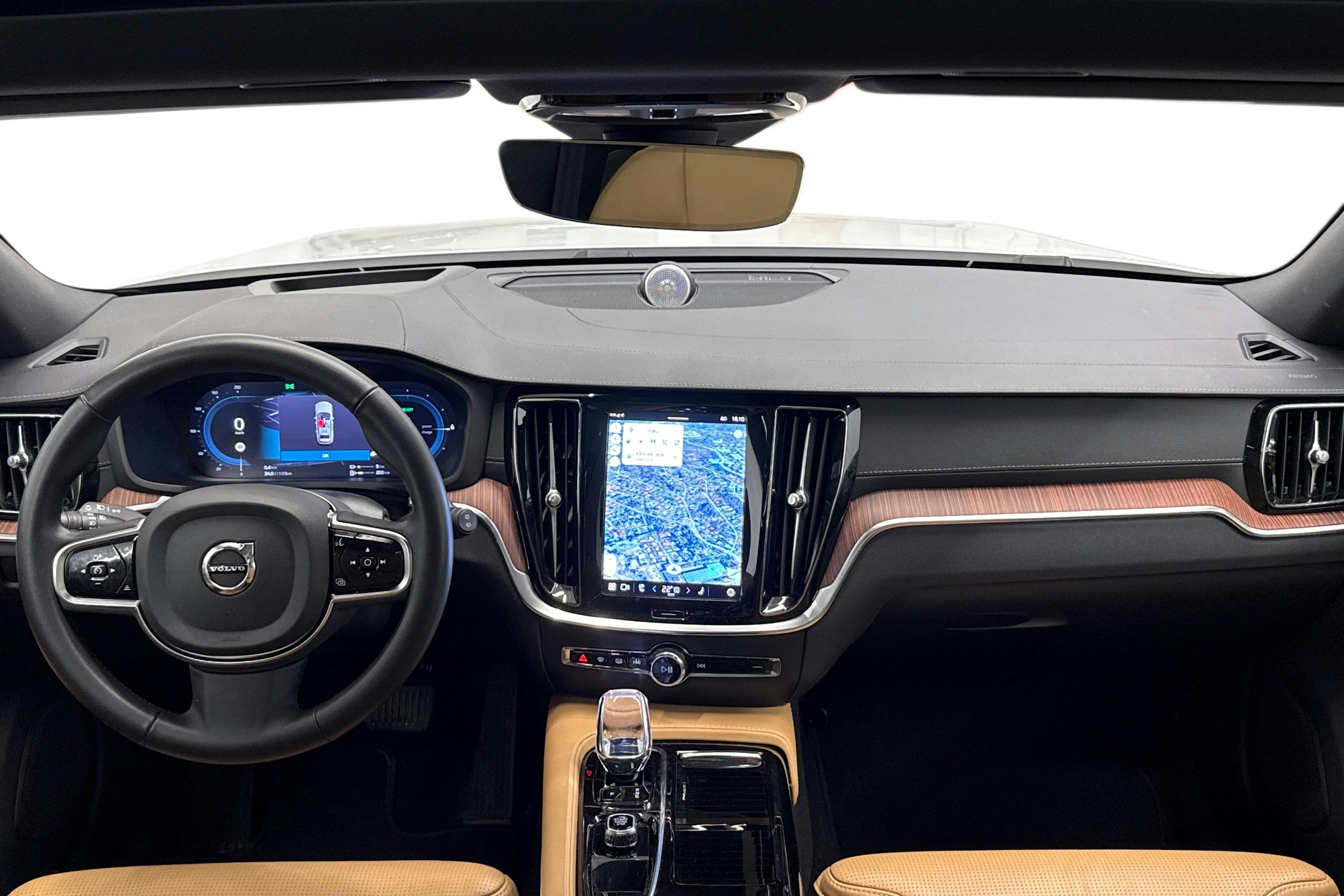 valkoinen Volvo V60 2025 kuva 9.