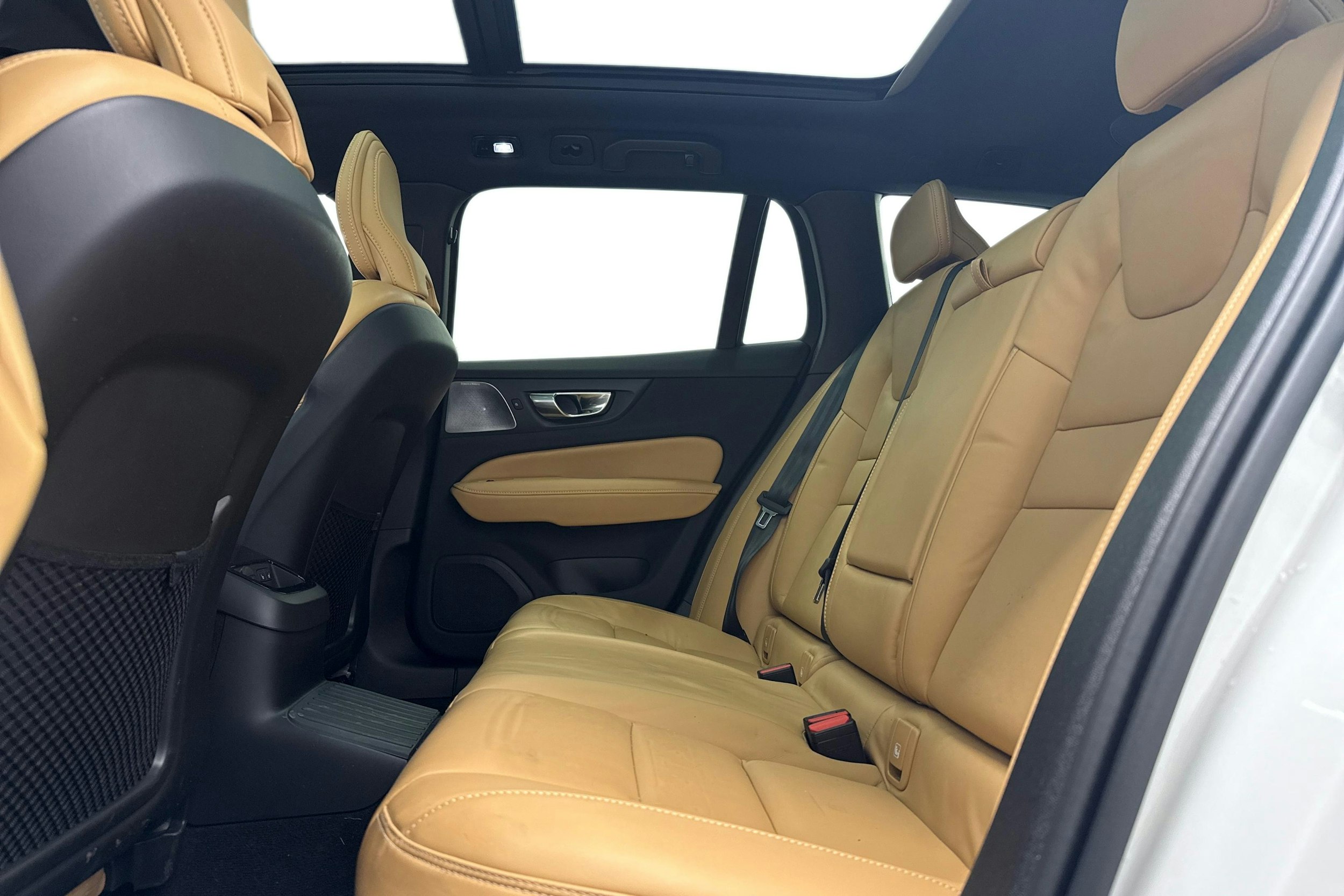 valkoinen Volvo V60 2025 kuva 10.