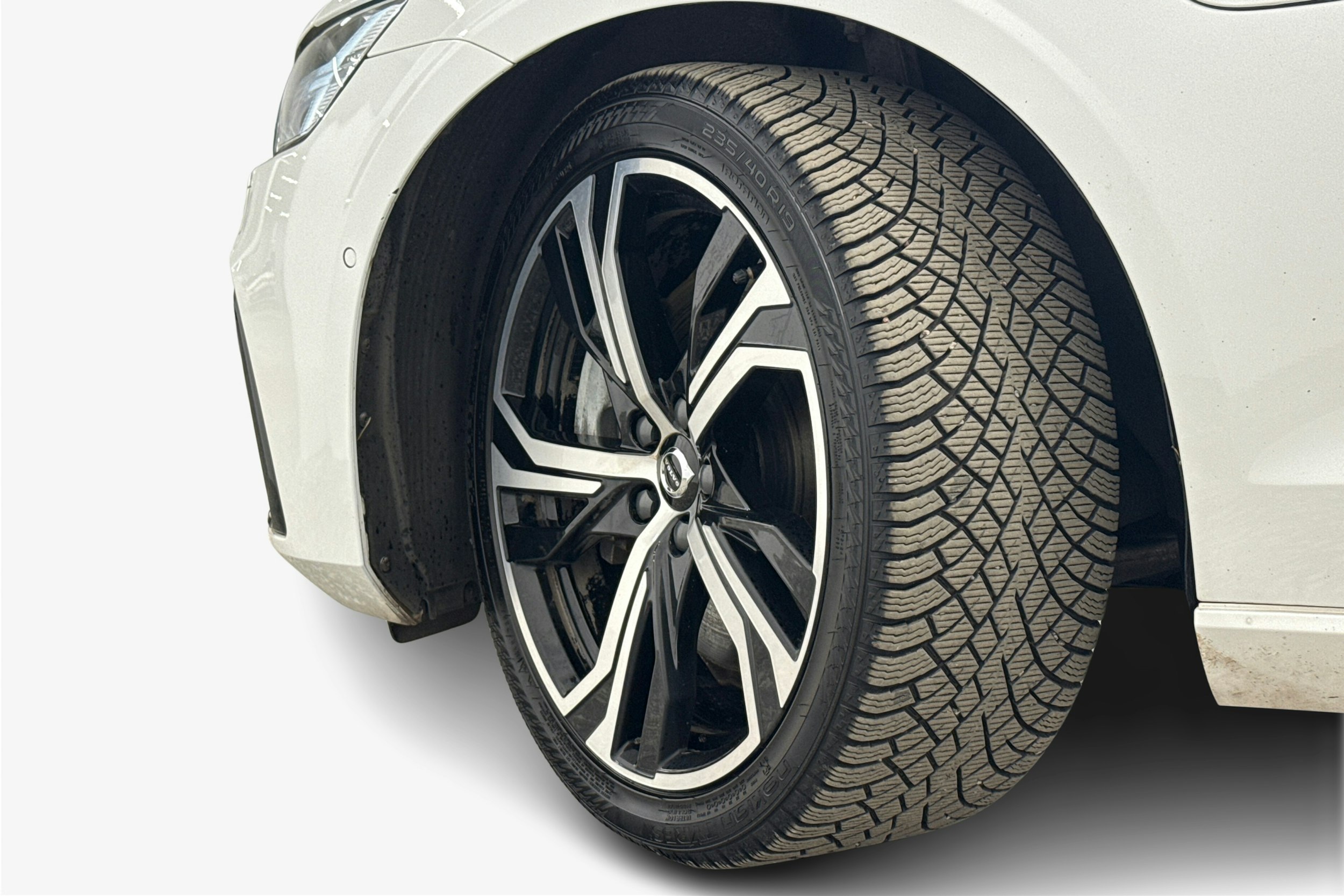 valkoinen Volvo V60 2025 kuva 11.