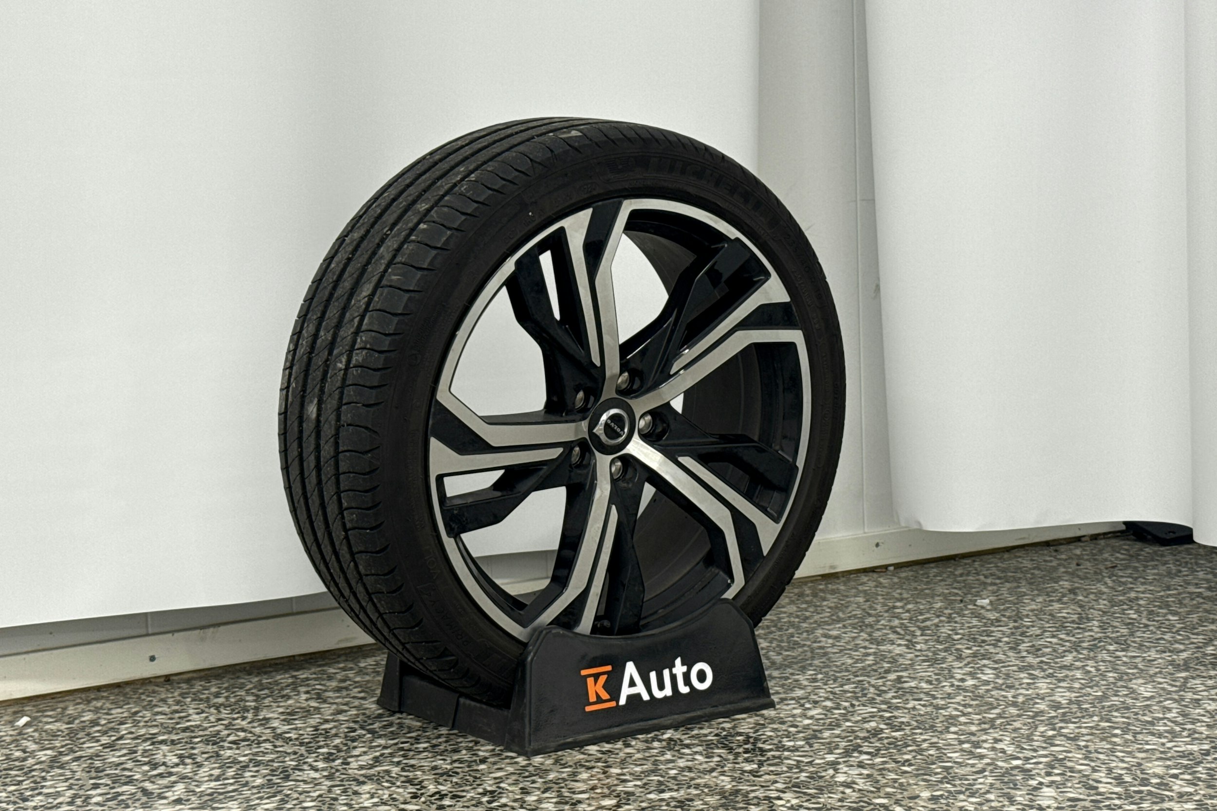 valkoinen Volvo V60 2025 kuva 13.