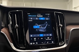 valkoinen Volvo V60 2025 kuva 23.