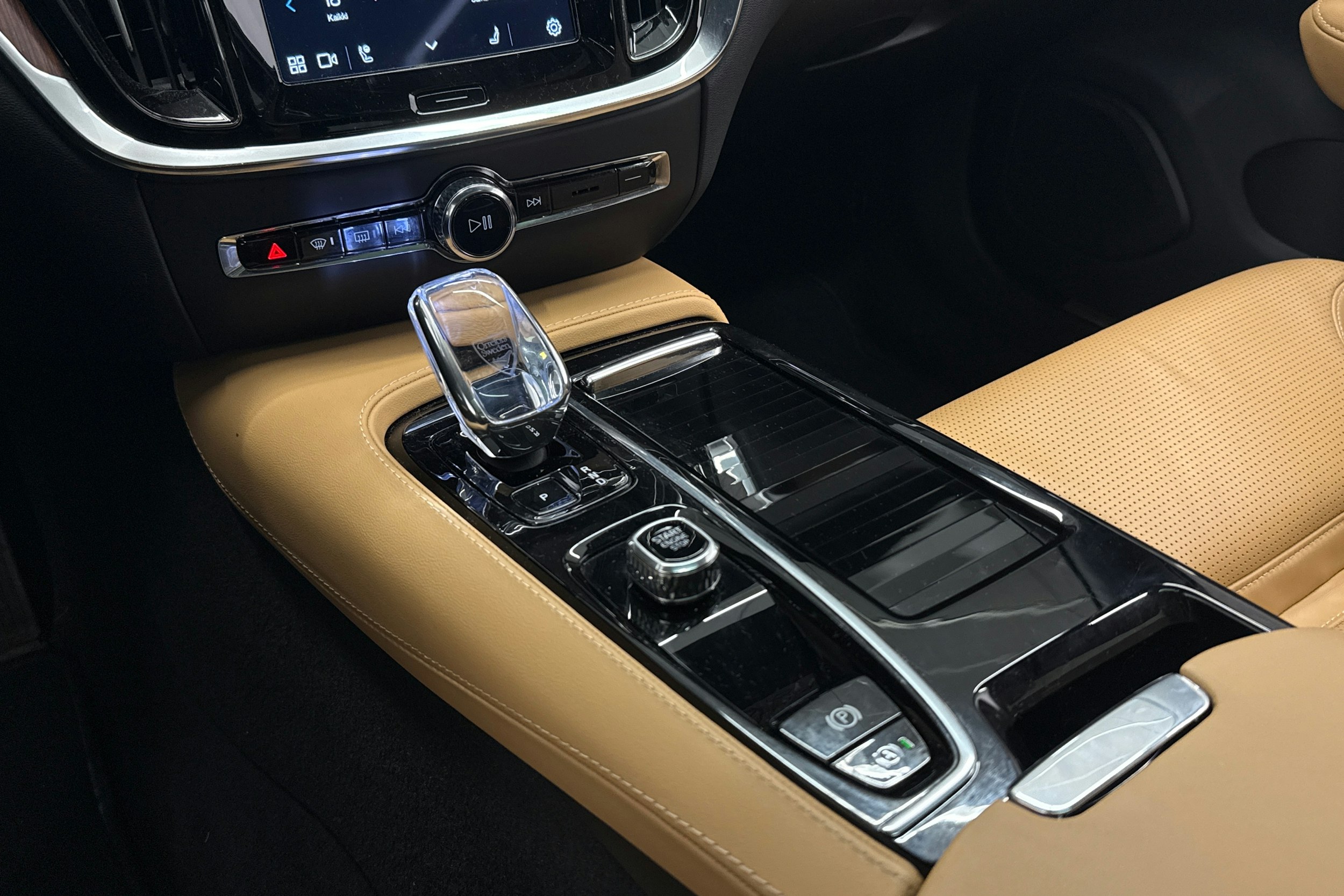 valkoinen Volvo V60 2025 kuva 24.