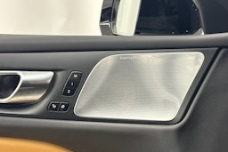 valkoinen Volvo V60 2025 kuva 26.