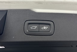 valkoinen Volvo V60 2025 kuva 30.