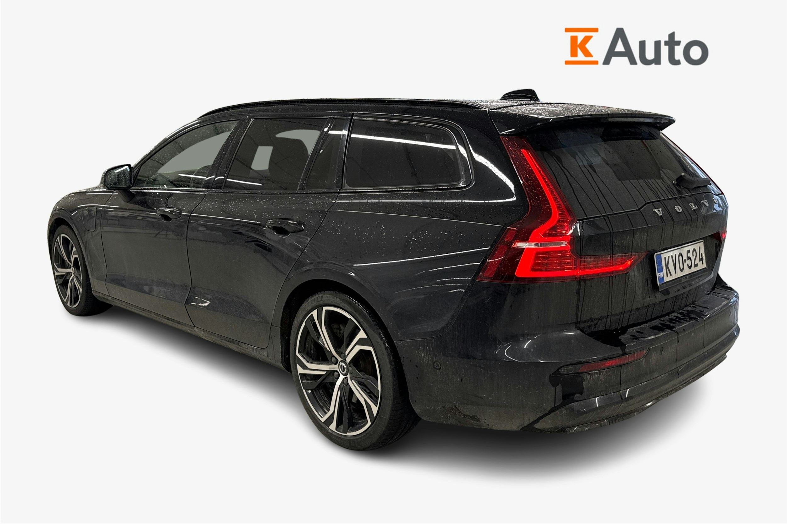 musta Volvo V60 2024 kuva 2.