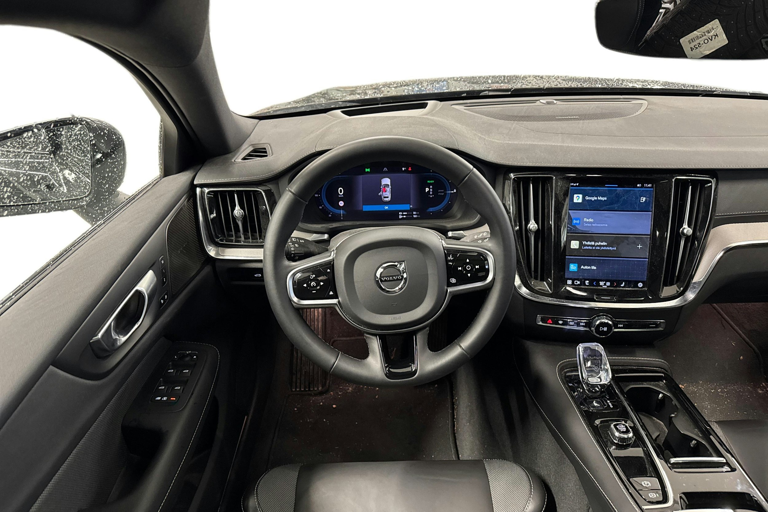 musta Volvo V60 2024 kuva 3.