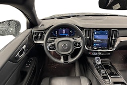 musta Volvo V60 2024 kuva 3.