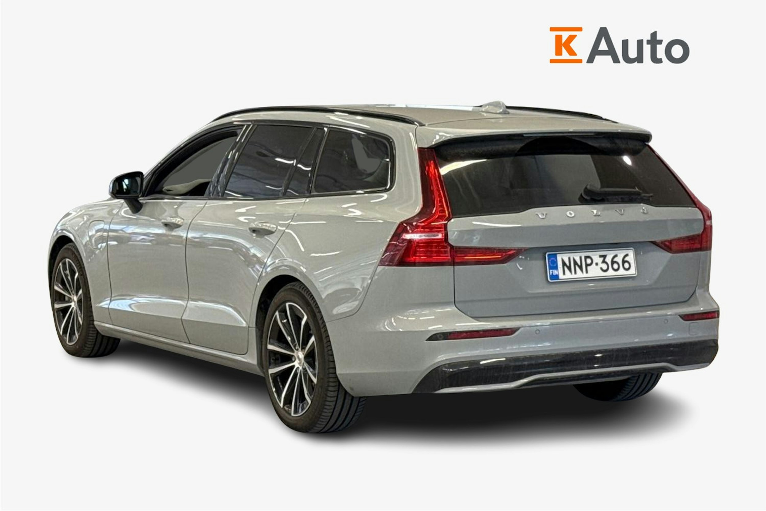 harmaa Volvo V60 2024 kuva 2.