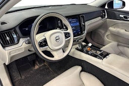 harmaa Volvo V60 2024 kuva 3.