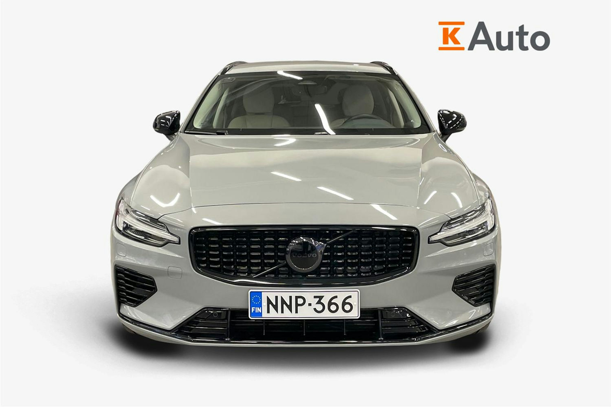 harmaa Volvo V60 2024 kuva 5.