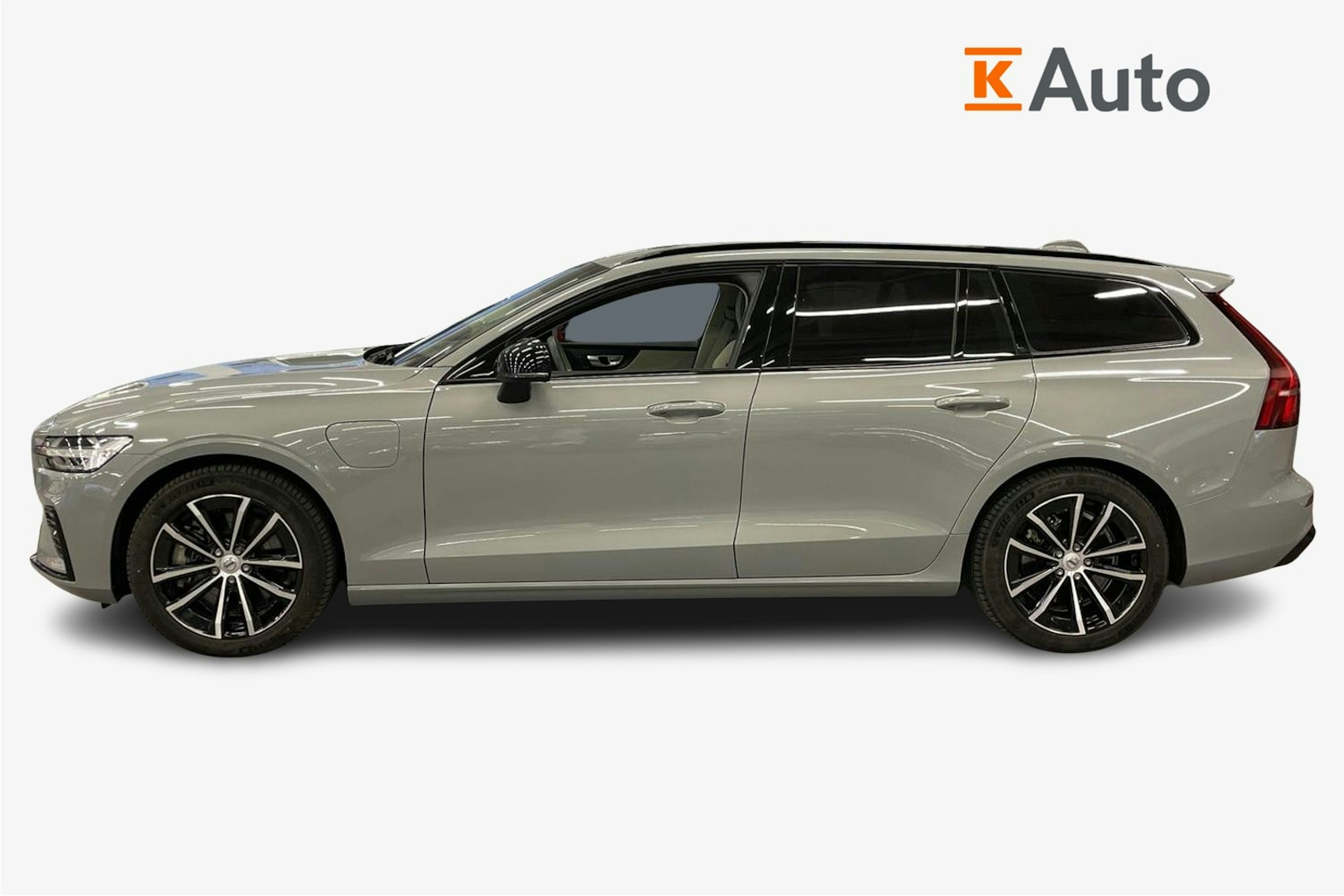 harmaa Volvo V60 2024 kuva 6.