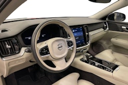 harmaa Volvo V60 2024 kuva 7.