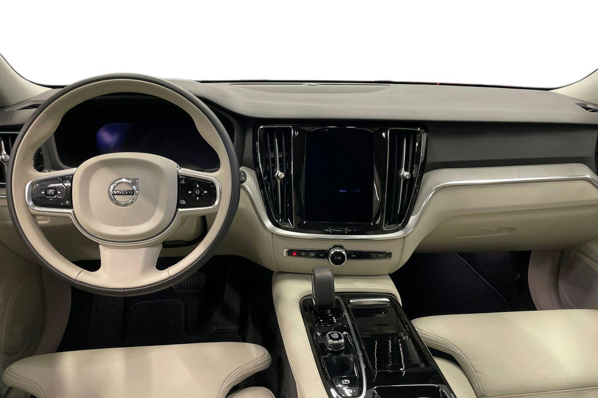 harmaa Volvo V60 2024 kuva 9.