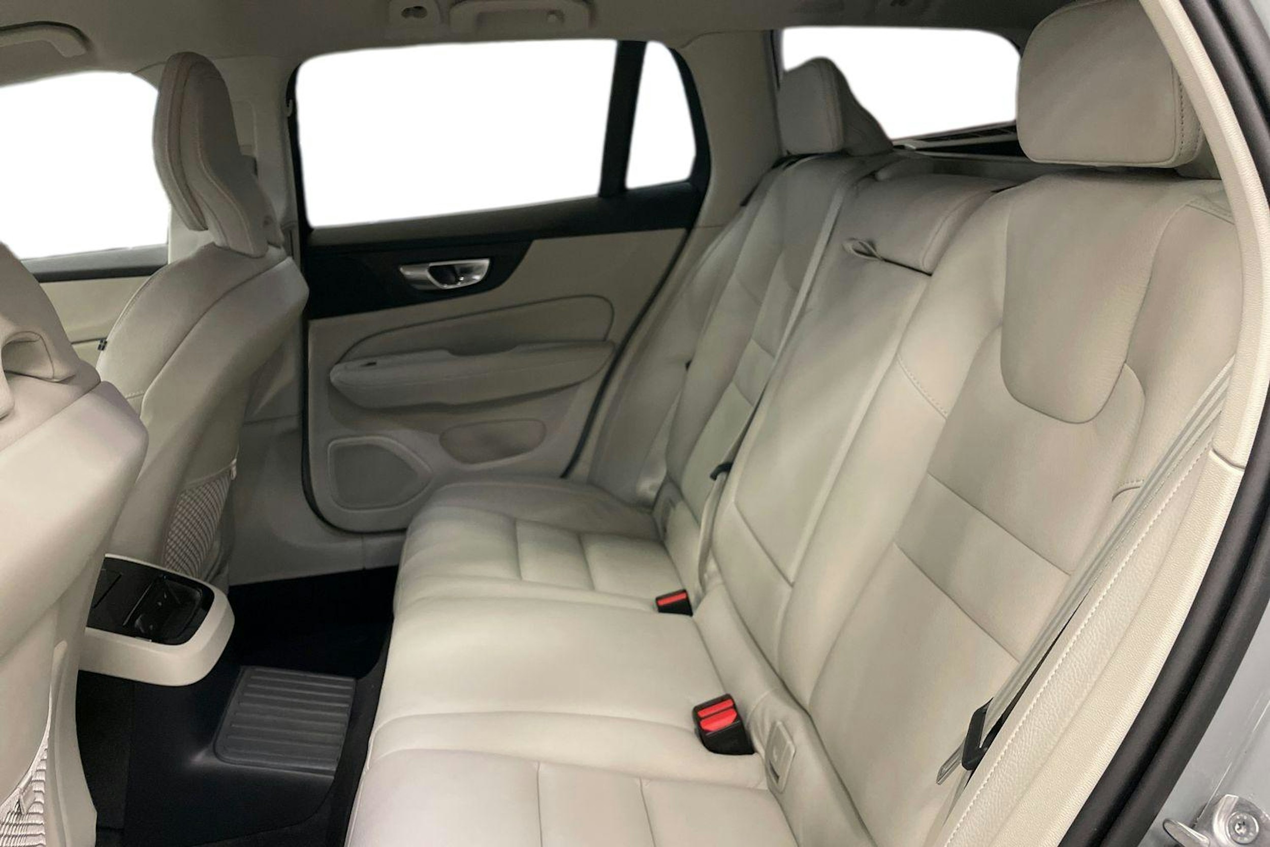 harmaa Volvo V60 2024 kuva 10.