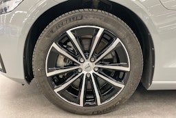 harmaa Volvo V60 2024 kuva 11.