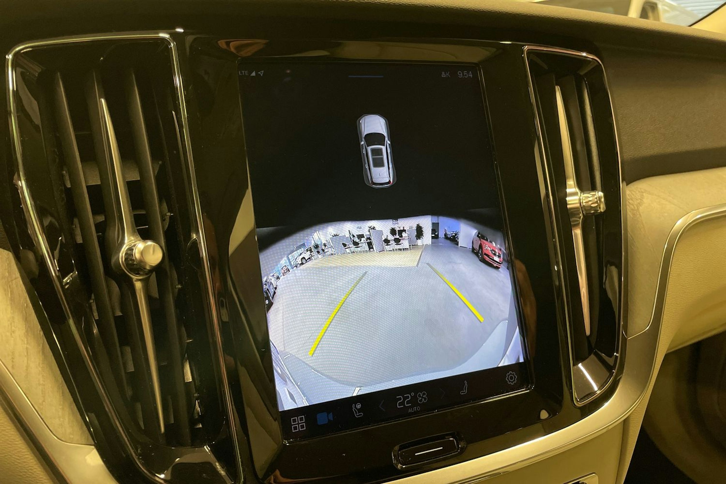 harmaa Volvo V60 2024 kuva 16.