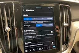 harmaa Volvo V60 2024 kuva 18.