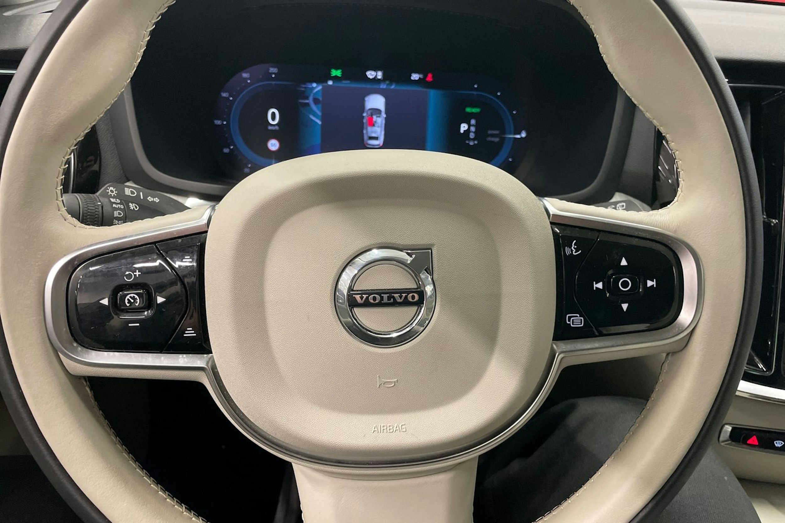 harmaa Volvo V60 2024 kuva 20.