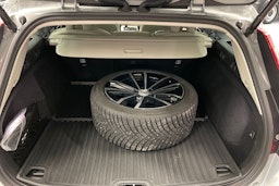 harmaa Volvo V60 2024 kuva 22.