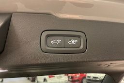 harmaa Volvo V60 2024 kuva 23.