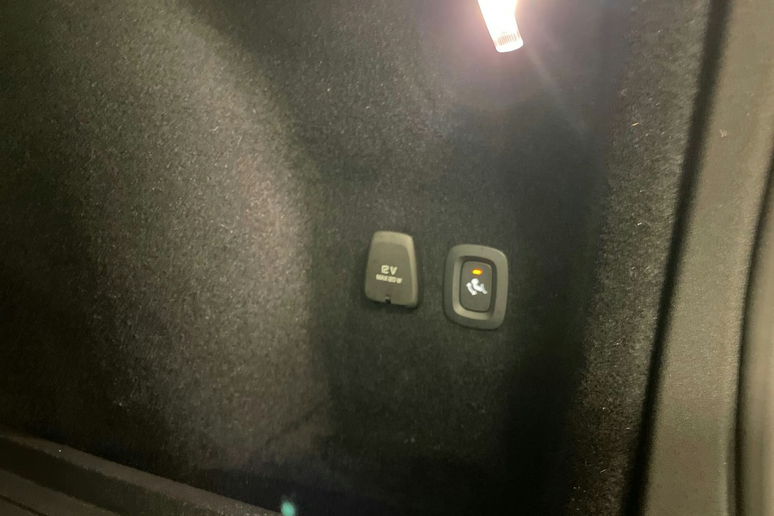 harmaa Volvo V60 2024 kuva 24.