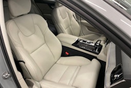 harmaa Volvo V60 2024 kuva 25.