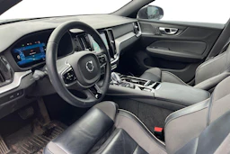 musta Volvo V60 2024 kuva 3.